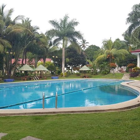 Phil Oasis Hotel & Resort Silang Exteriör bild