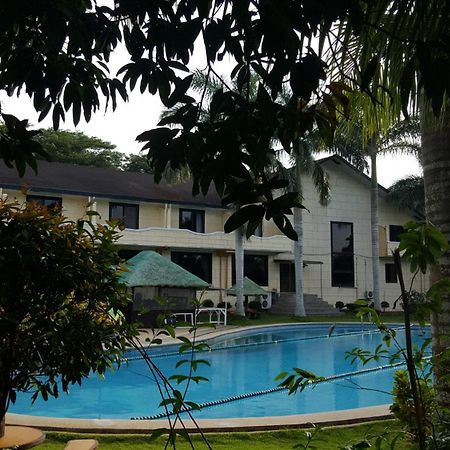 Phil Oasis Hotel & Resort Silang Exteriör bild