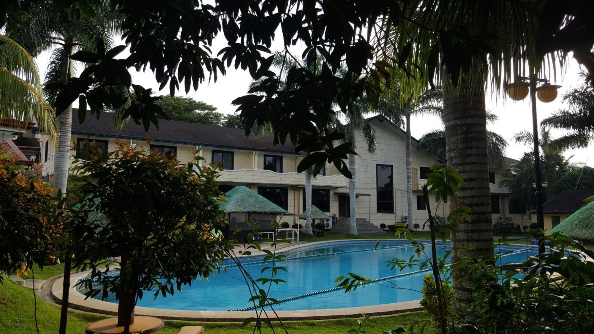 Phil Oasis Hotel & Resort Silang Exteriör bild