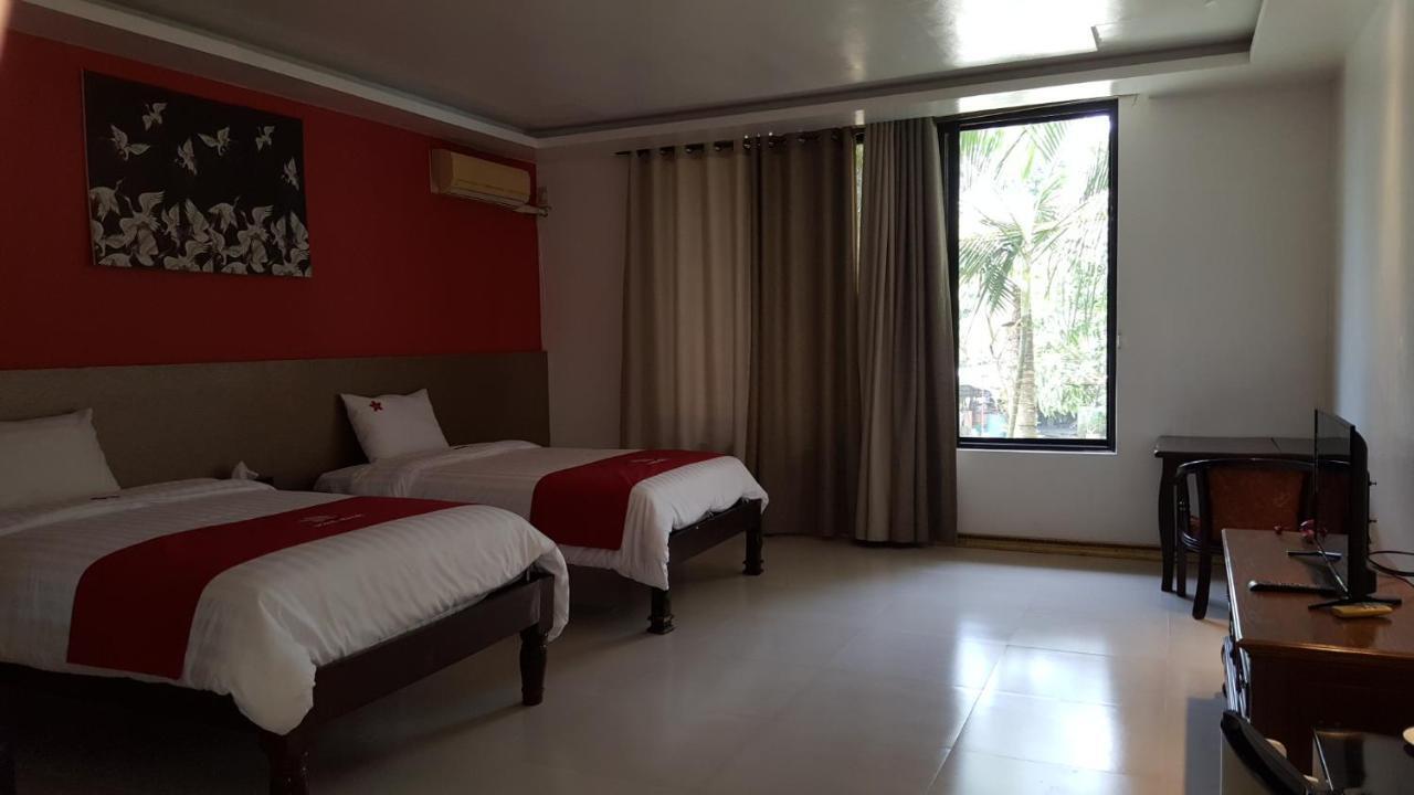 Phil Oasis Hotel & Resort Silang Exteriör bild