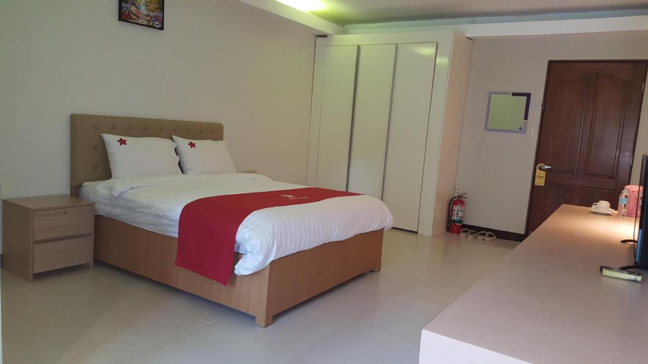 Phil Oasis Hotel & Resort Silang Exteriör bild