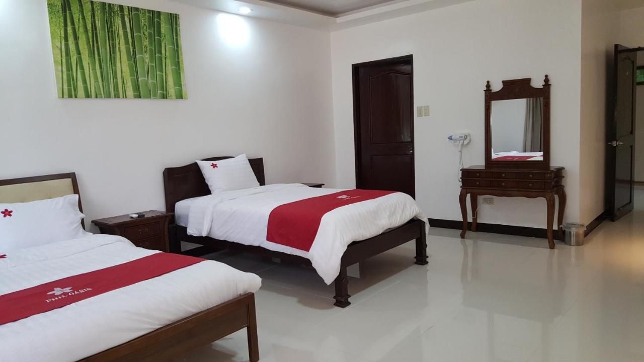 Phil Oasis Hotel & Resort Silang Exteriör bild